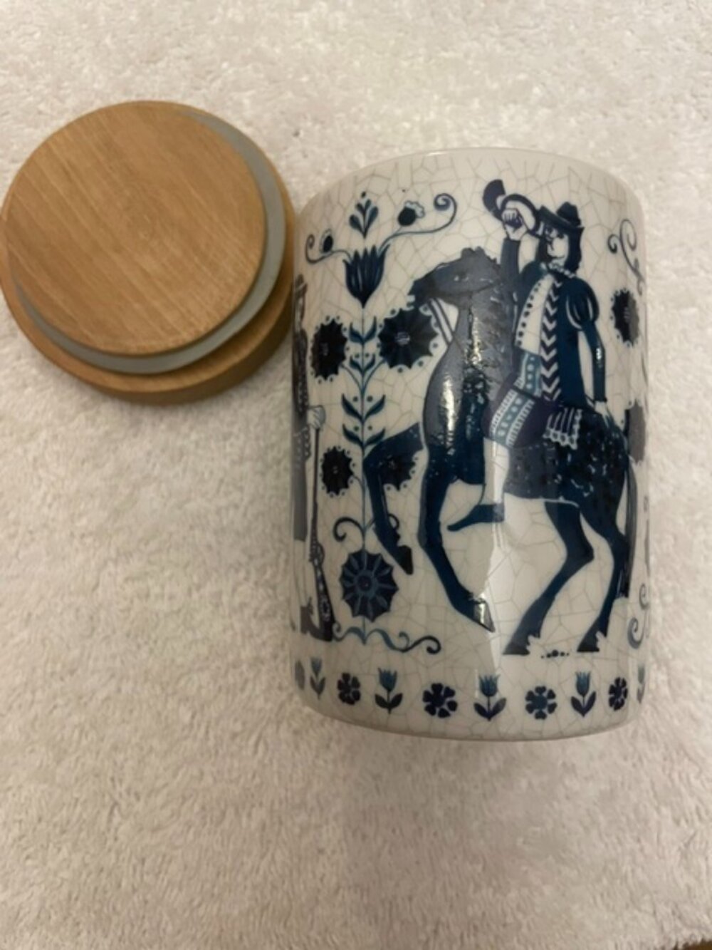Vintage Tienshan Stoneware covered pot